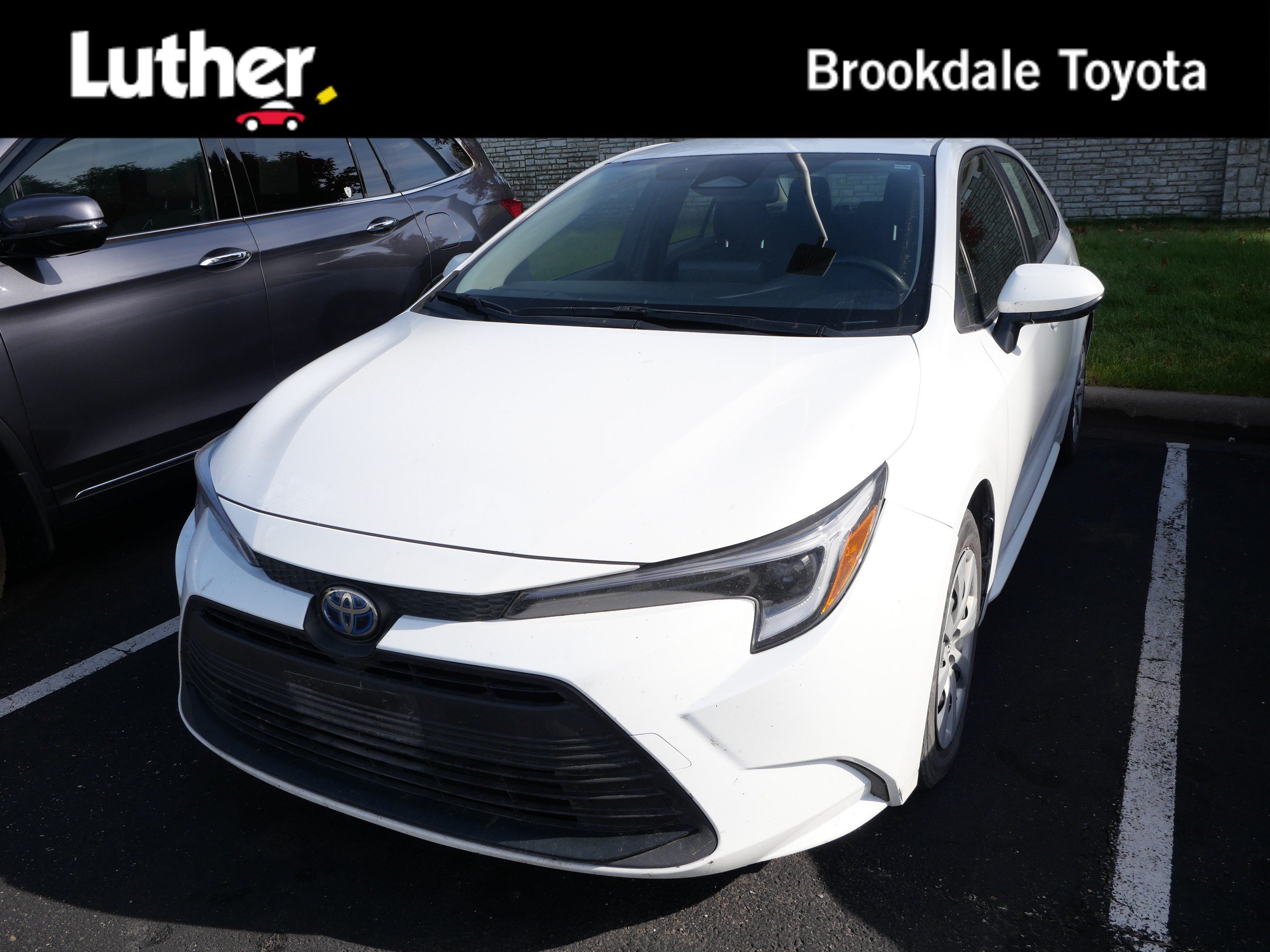Used 2025 Toyota Corolla LE FWD image 1