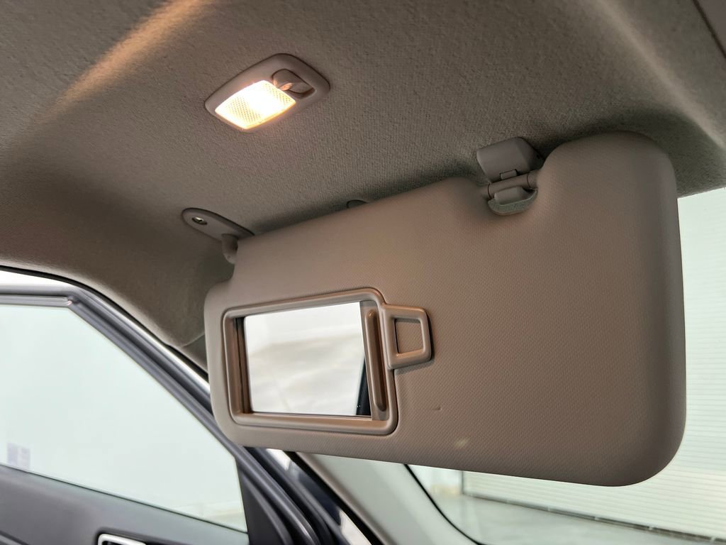 Used 2025 Hyundai Venue SE image 54