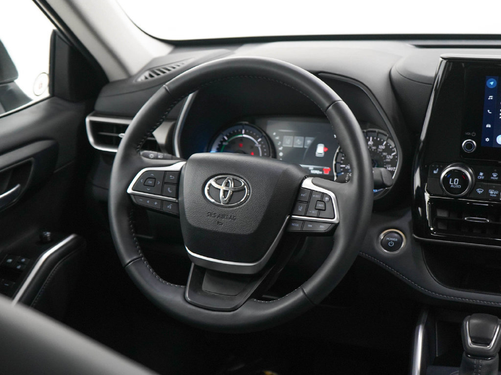 Used 2025 Toyota Highlander XLE AWD/4WD image 15