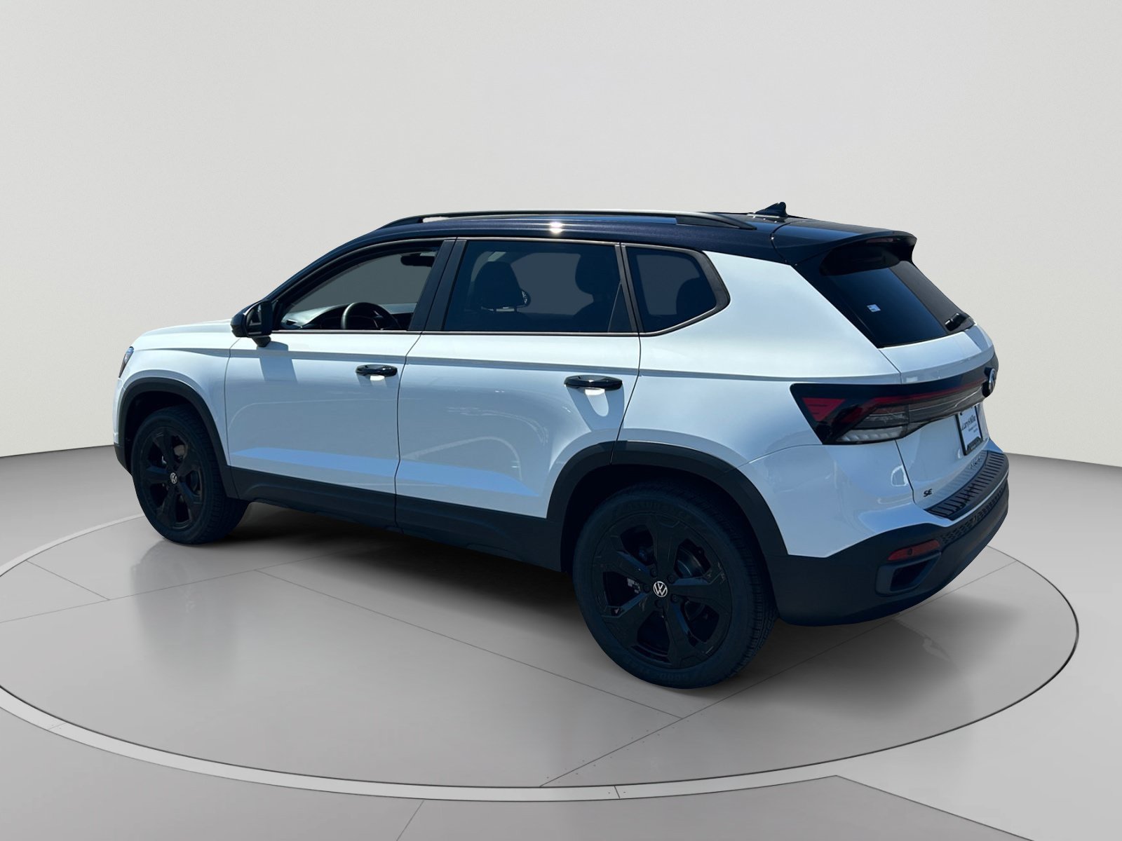 New 2026 Volkswagen Taos SE AWD/4WD image 3