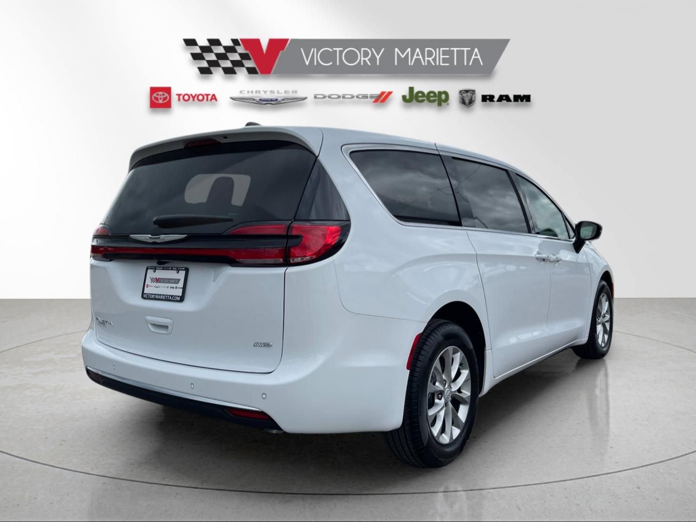 New 2026 Chrysler Pacifica Select AWD/4WD image 5