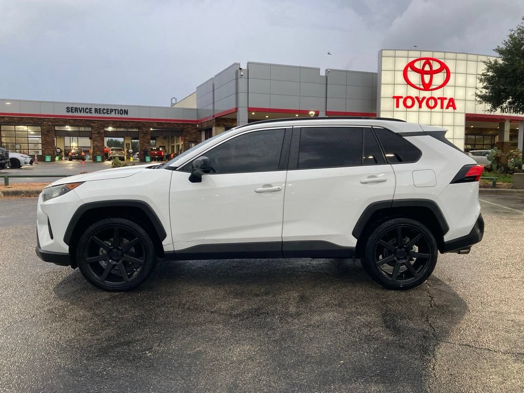 Used 2019 Toyota RAV4 LE FWD image 7