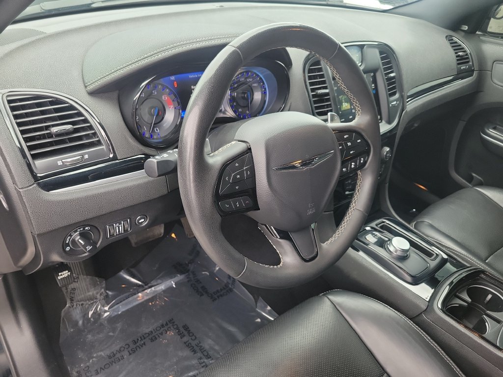 Used 2023 Chrysler 300 S w/ Comfort Group RWD image 9