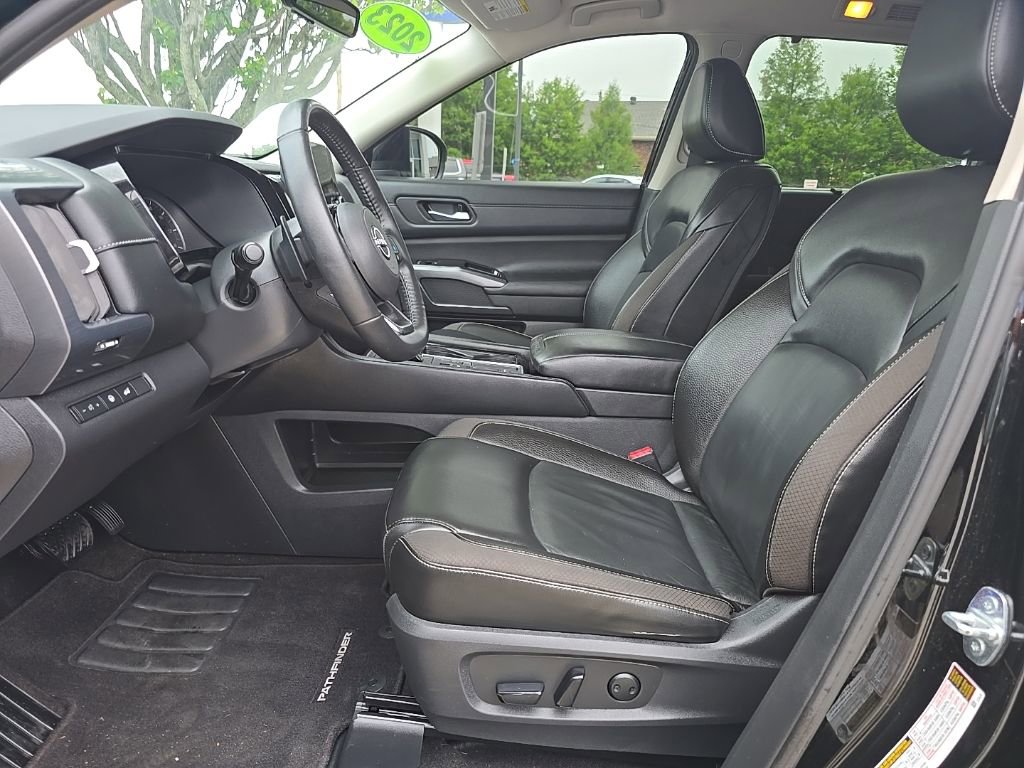 Used 2023 Nissan Pathfinder SL w/ Lighting Package (N92) FWD image 15