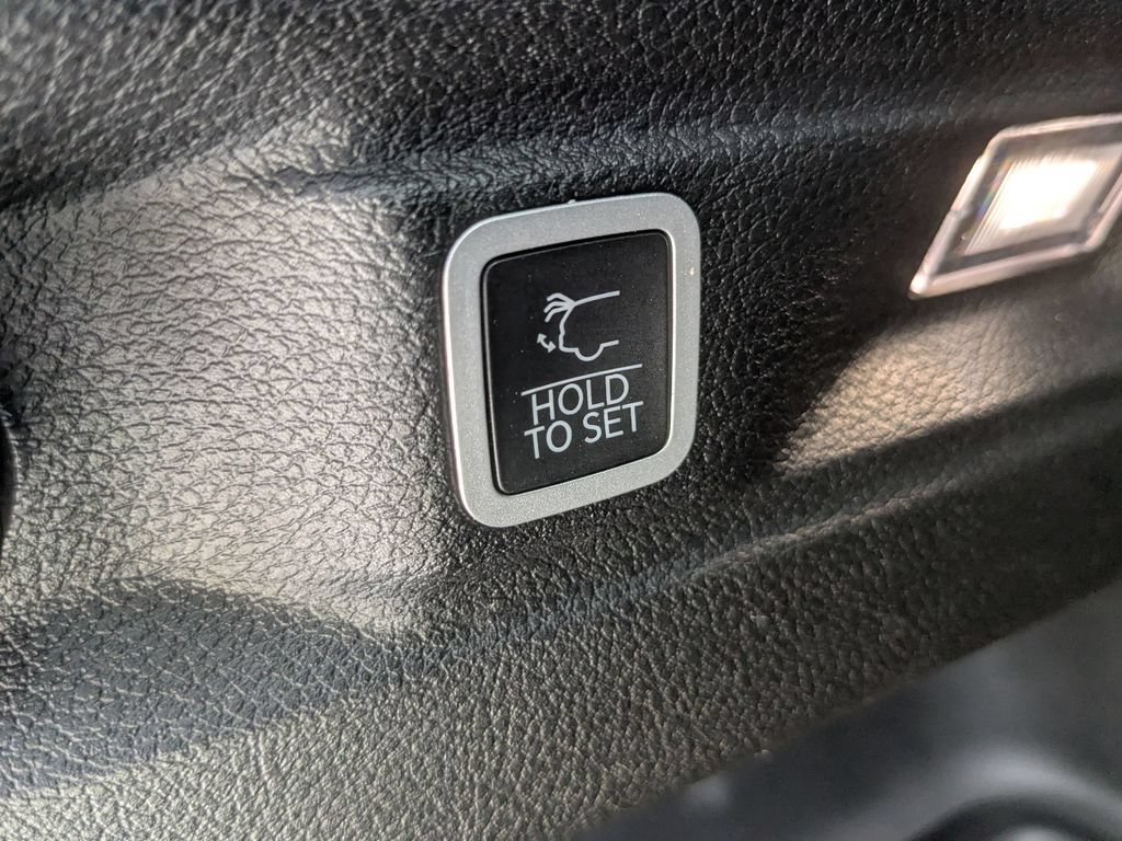 Certified 2023 Jeep Grand Cherokee L Laredo AWD/4WD image 29