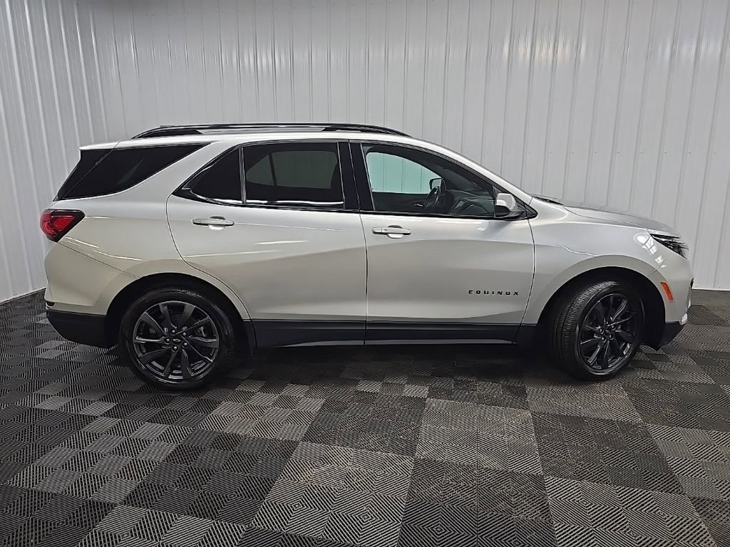 Used 2022 Chevrolet Equinox RS AWD/4WD image 2