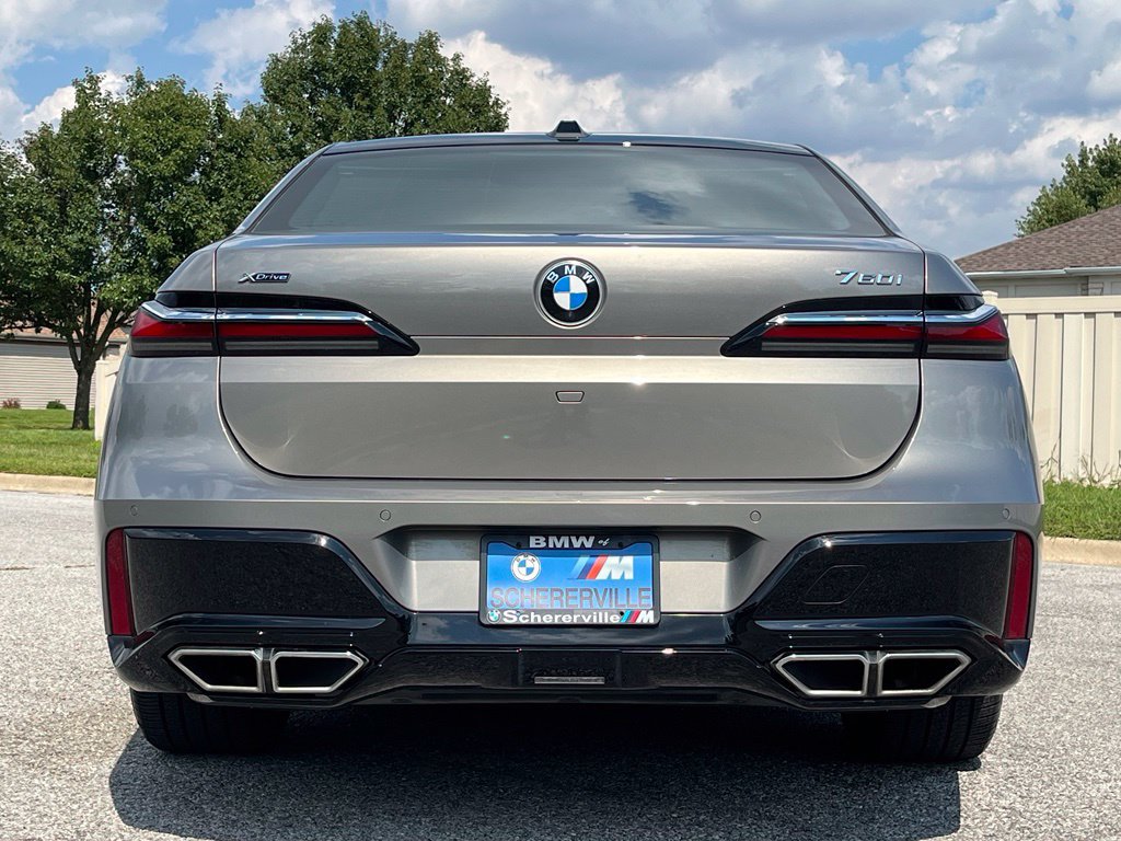Used 2024 BMW 760i xDrive AWD/4WD image 8
