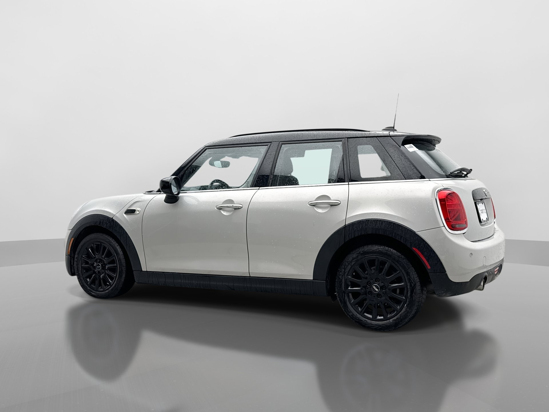 Used 2021 MINI Cooper 4-Door Hardtop w/ 6.5" Touchscreen Package FWD image 3