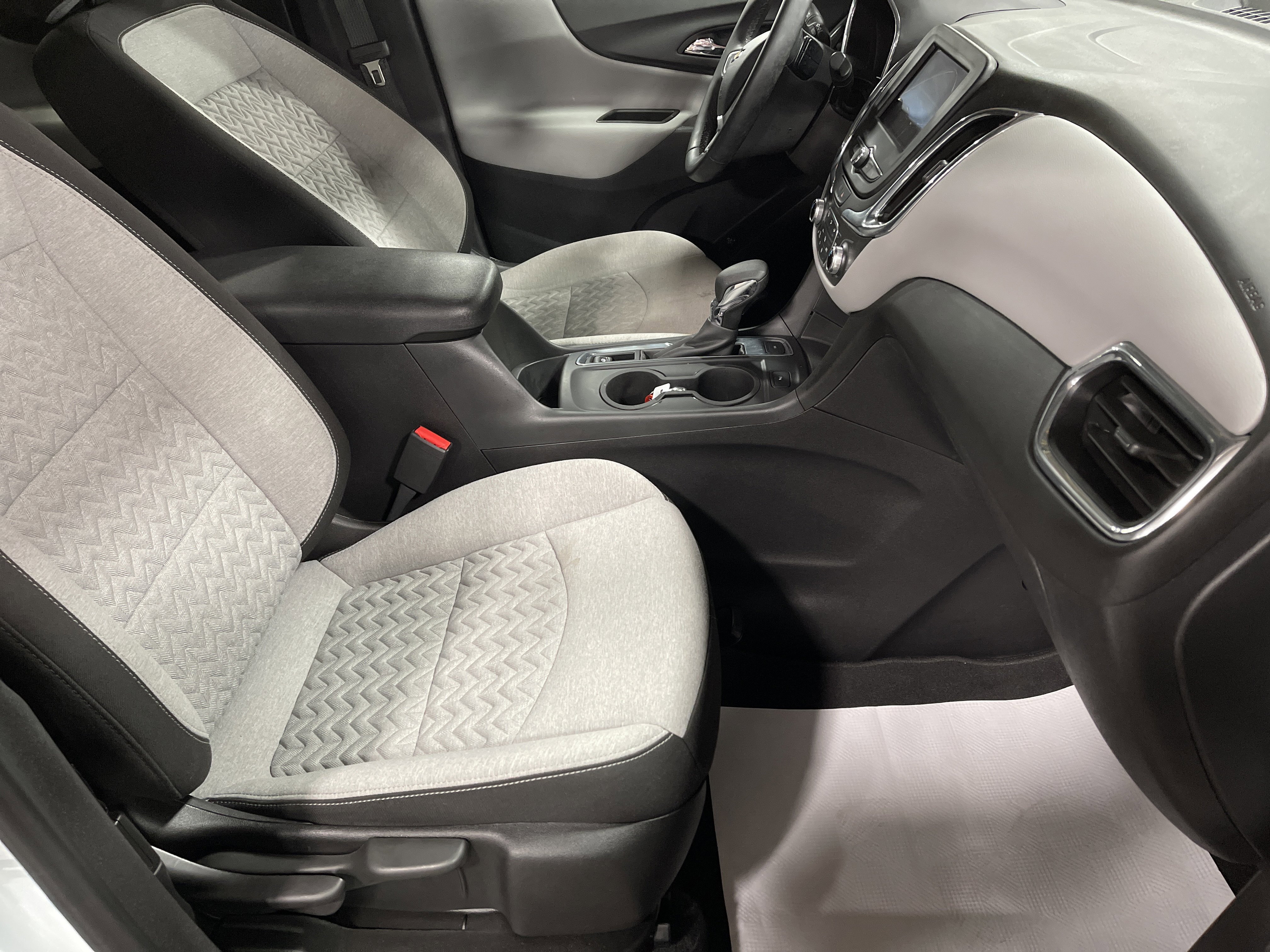 Used 2023 Chevrolet Equinox LT w/ Driver Convenience Package image 13