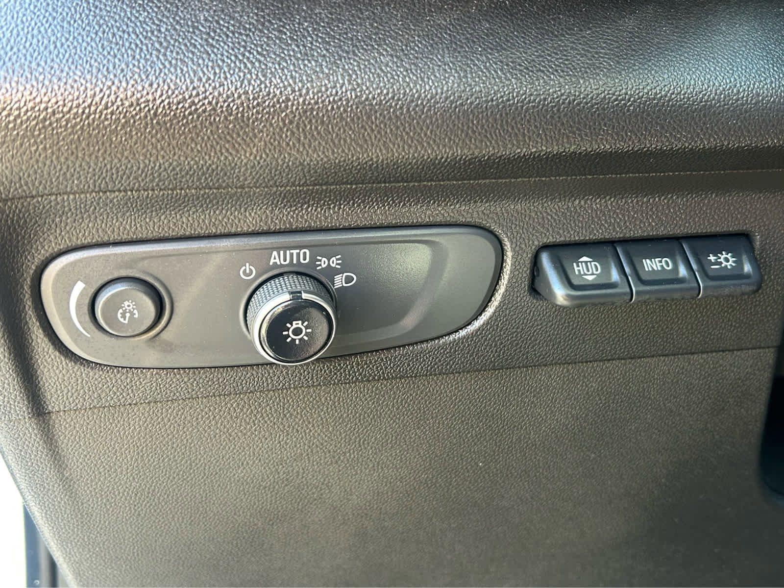 Used 2022 Buick Envision Essence w/ Technology Package I FWD image 24