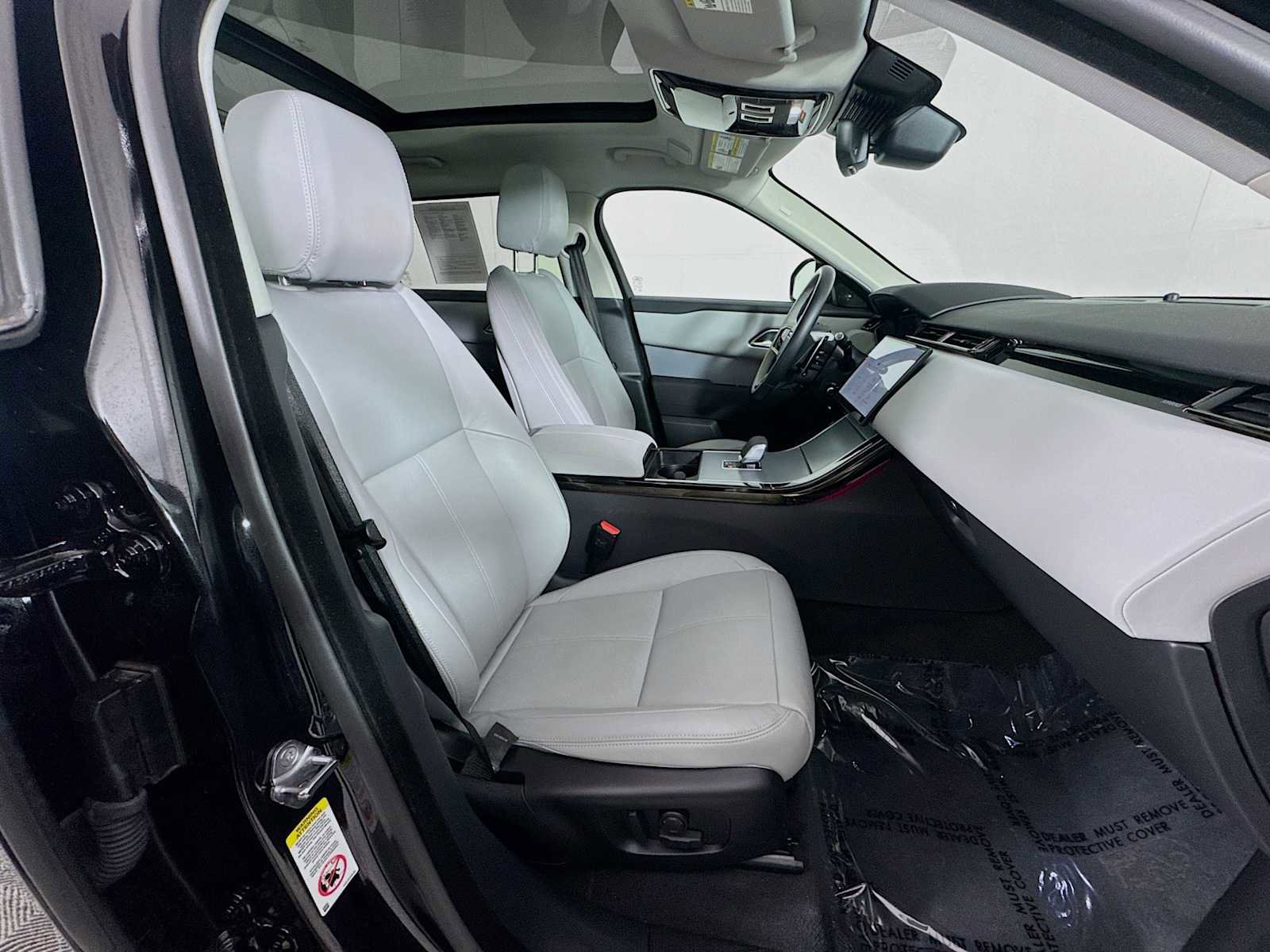 Used 2025 Land Rover Range Rover Velar S image 28