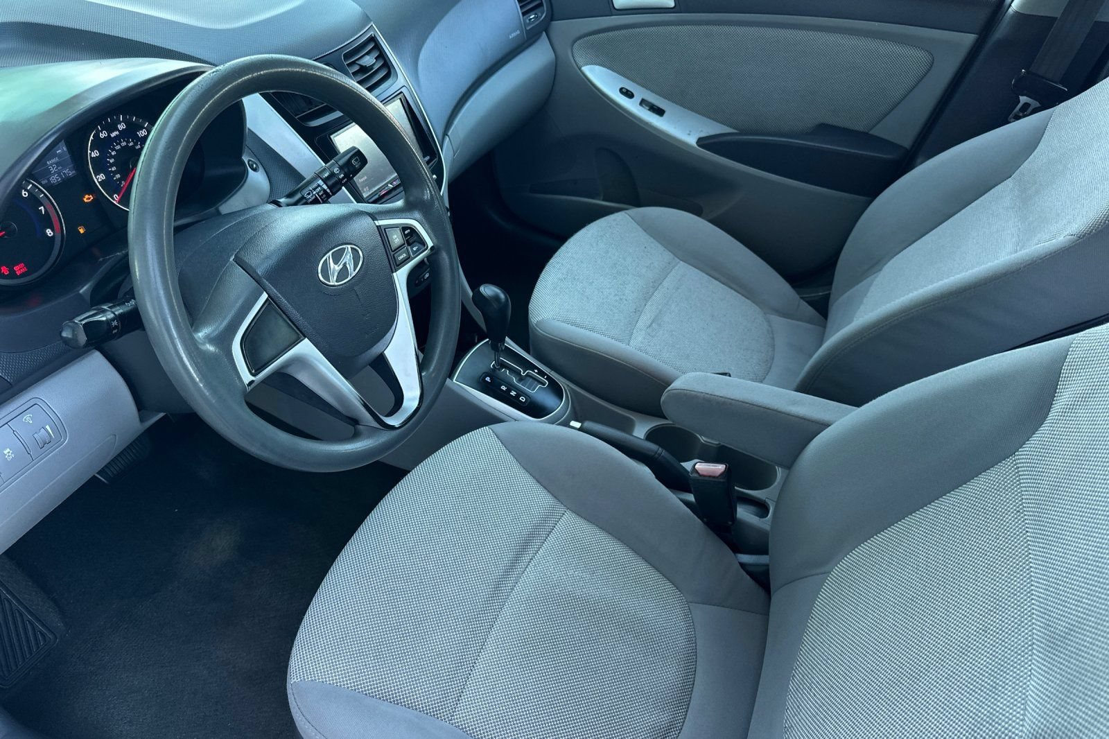 Used 2012 Hyundai Accent GS FWD image 10