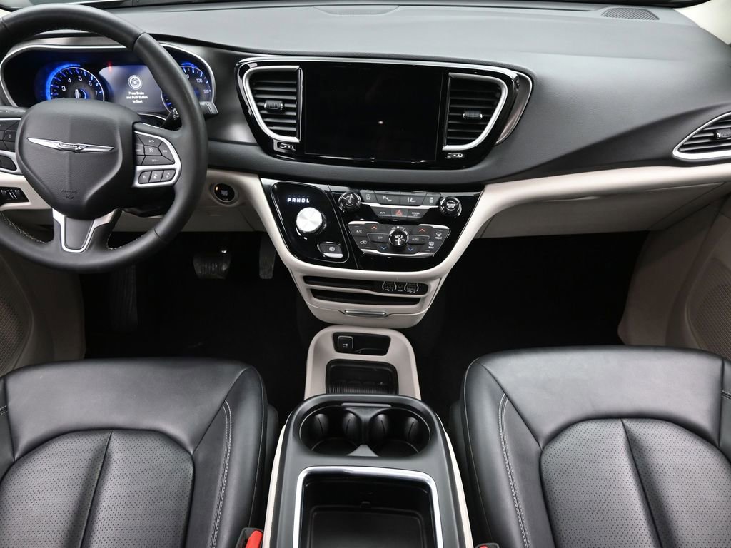 Used 2024 Chrysler Pacifica Touring-L image 12