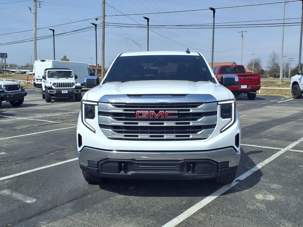 Used 2025 GMC Sierra 1500 SLE image 2