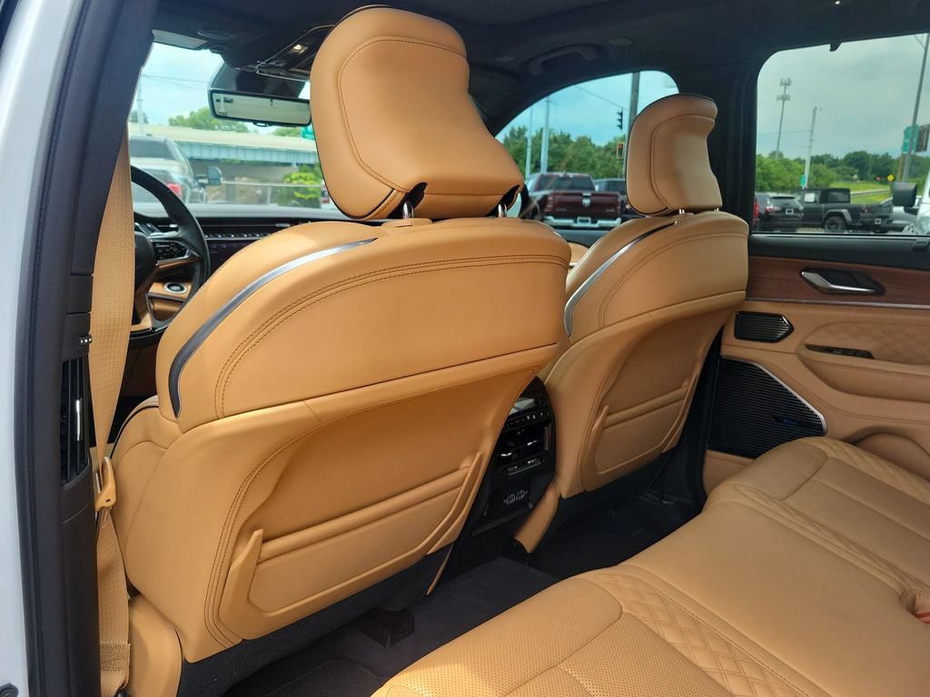 Used 2022 Jeep Grand Cherokee Summit AWD/4WD image 14