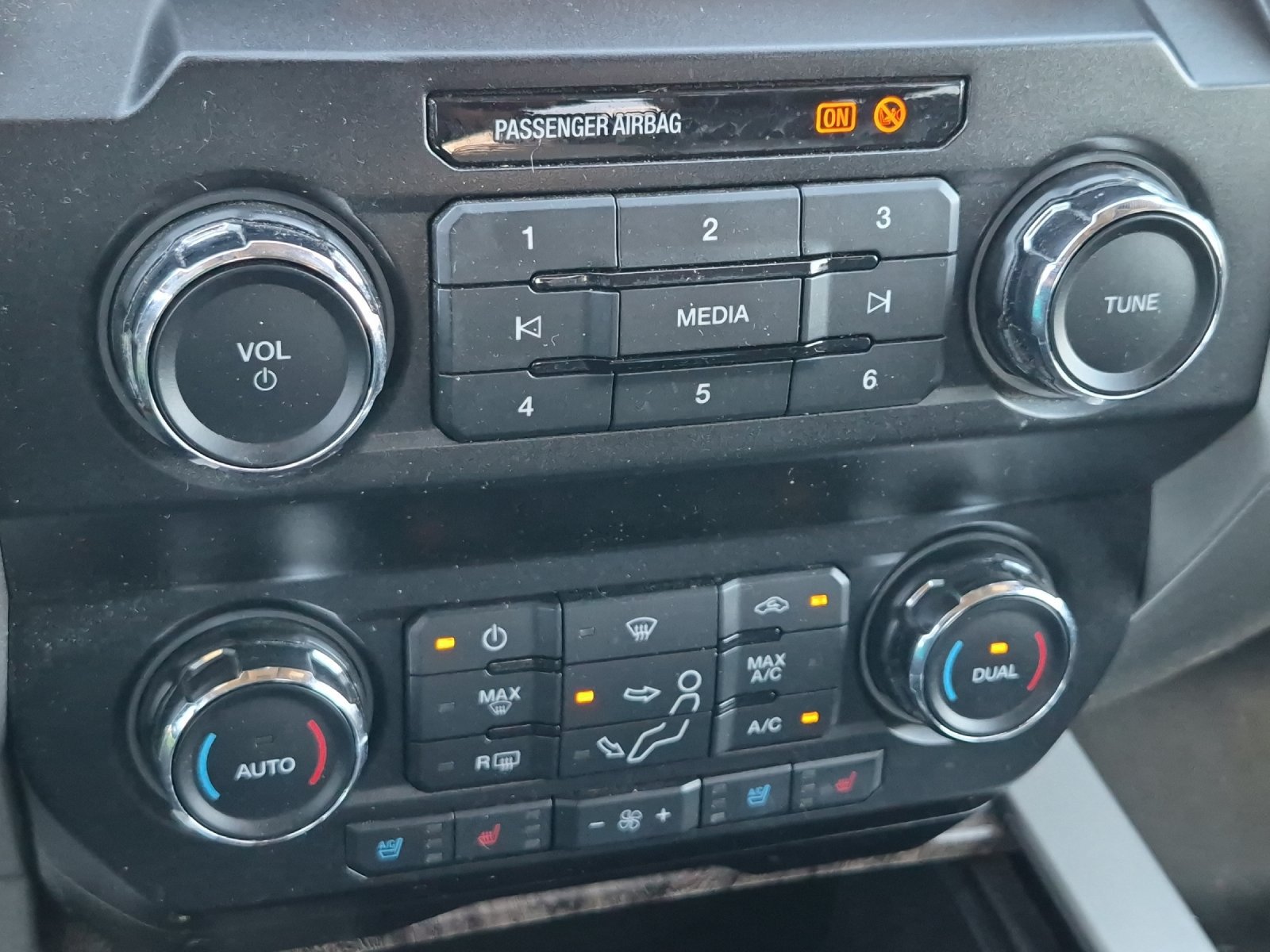 Used 2019 Ford F250 Lariat w/ Lariat Value Package AWD/4WD image 18