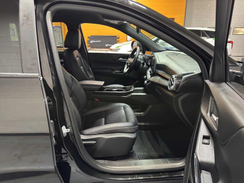 Used 2025 Chevrolet Equinox LT w/ Convenience Package II image 16