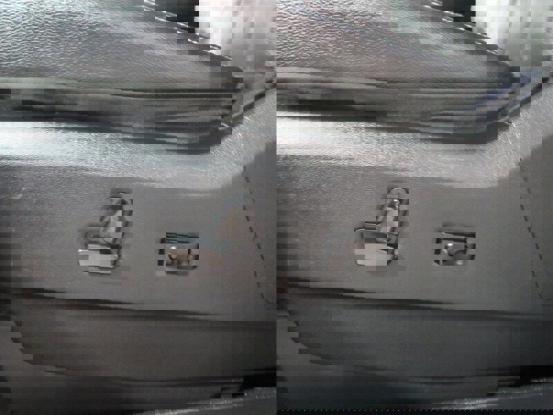 Used 2014 Chrysler Town & Country Touring image 29