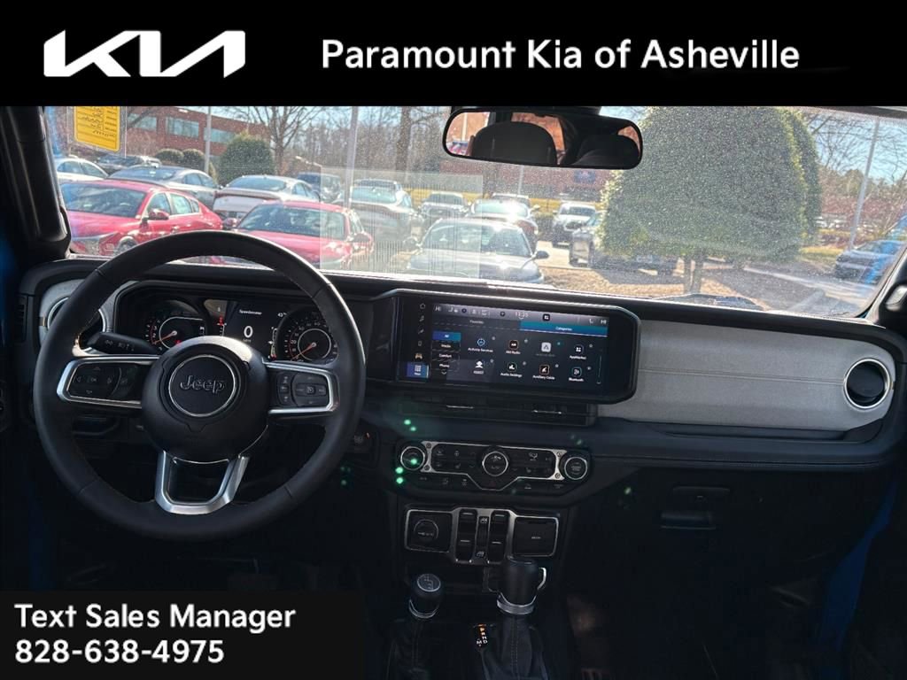 Used 2024 Jeep Wrangler Sahara image 7