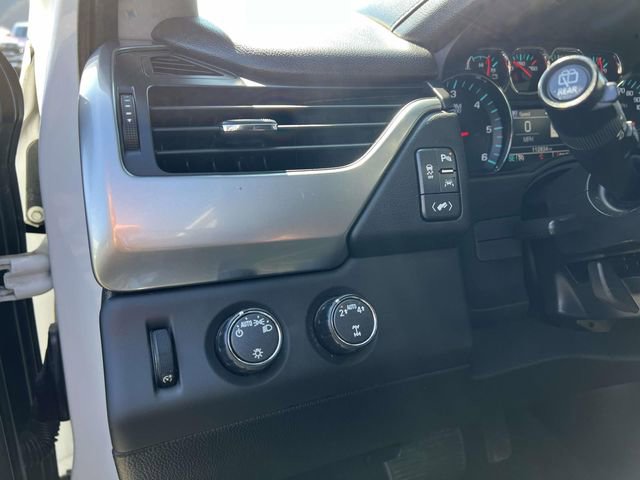 Used 2018 Chevrolet Suburban LT image 15