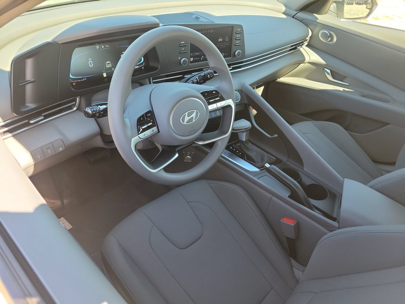 New 2026 Hyundai Elantra SE FWD image 6