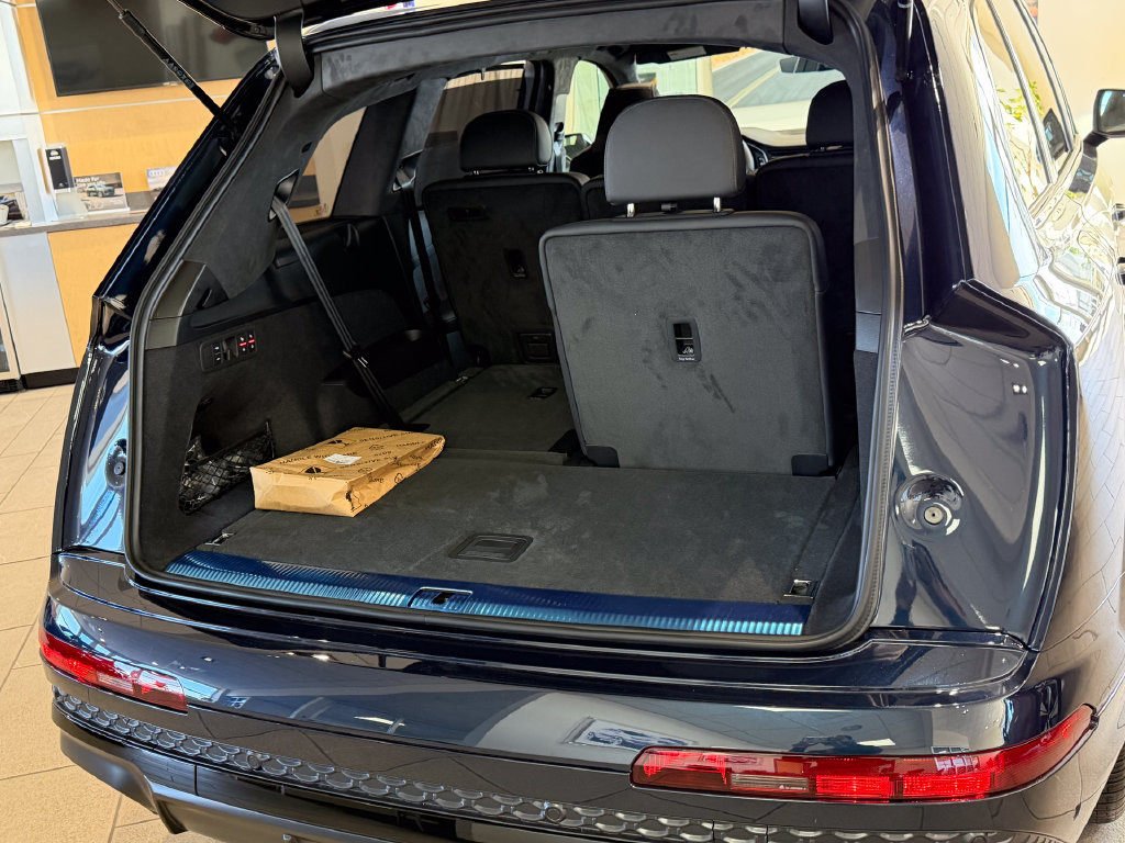 New 2026 Audi SQ7 Prestige AWD/4WD image 12