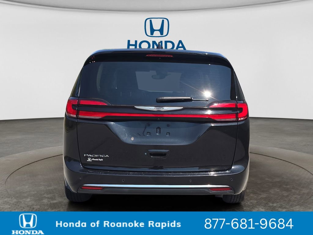 Used 2023 Chrysler Pacifica Touring-L image 4