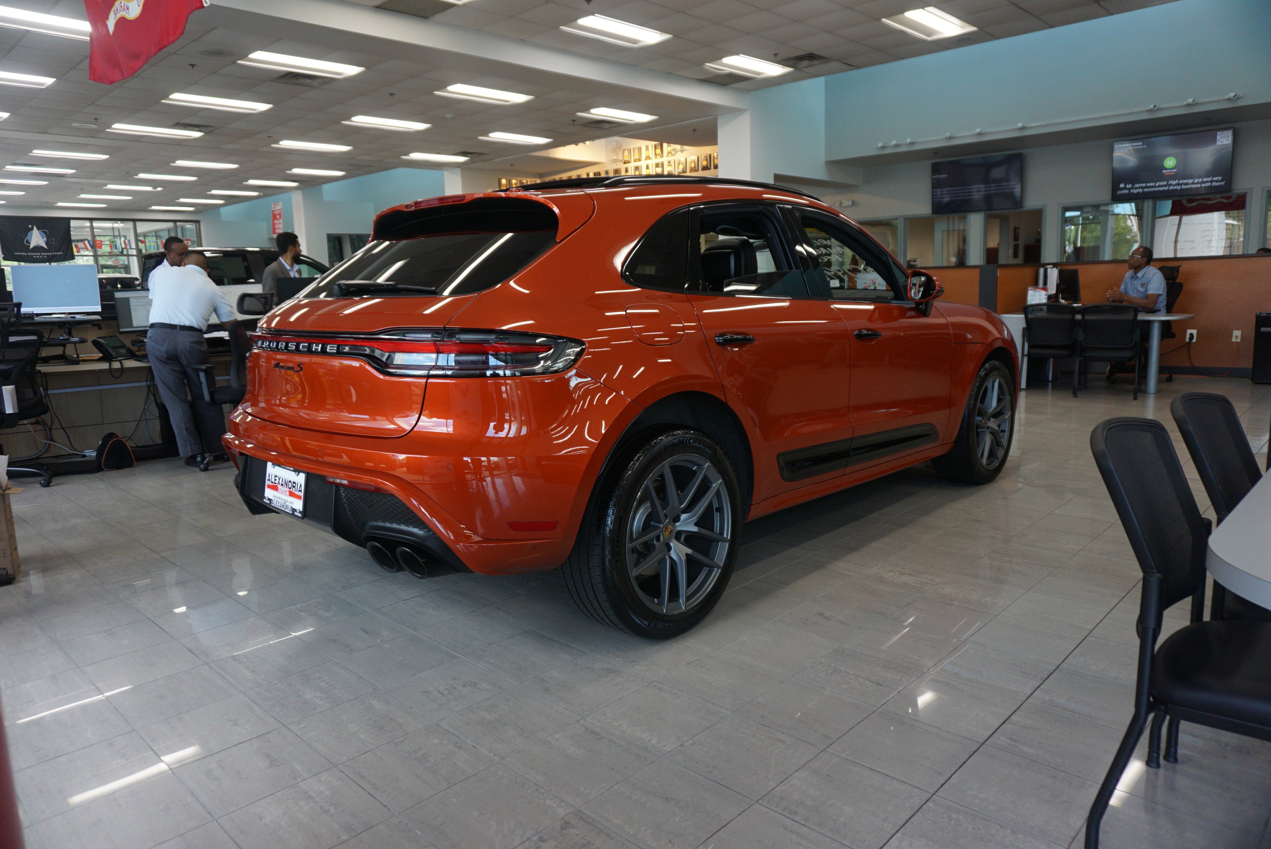 Used 2022 Porsche Macan S AWD/4WD image 4