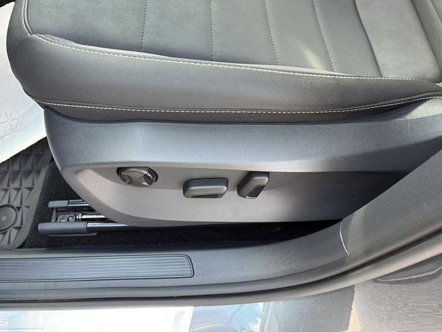 Certified 2023 Volkswagen Taos SE image 12