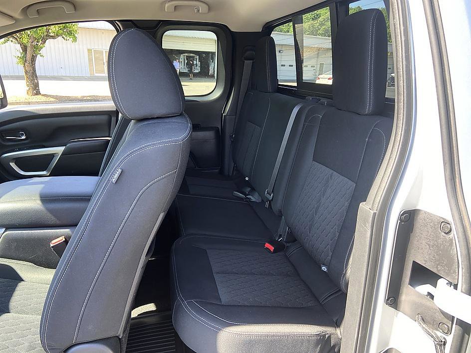 Used 2018 Nissan Titan SV w/ SV Convenience Package image 13