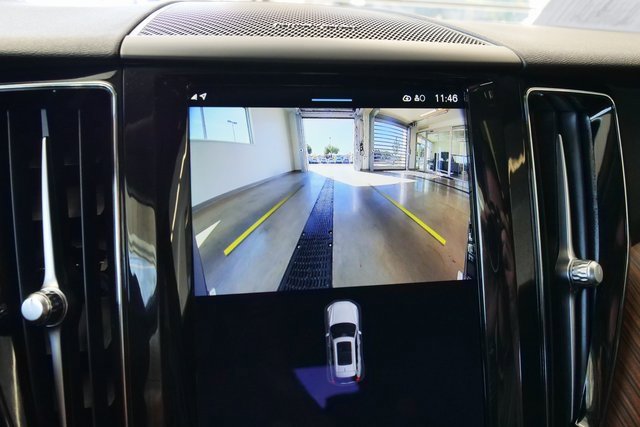 Used 2024 Volvo XC60 B5 Plus image 23