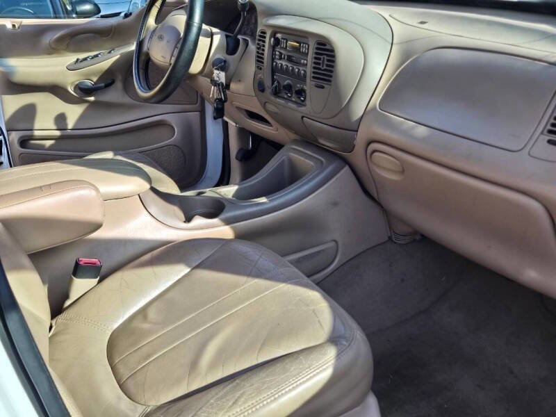 Used 1997 Ford Expedition XLT image 2