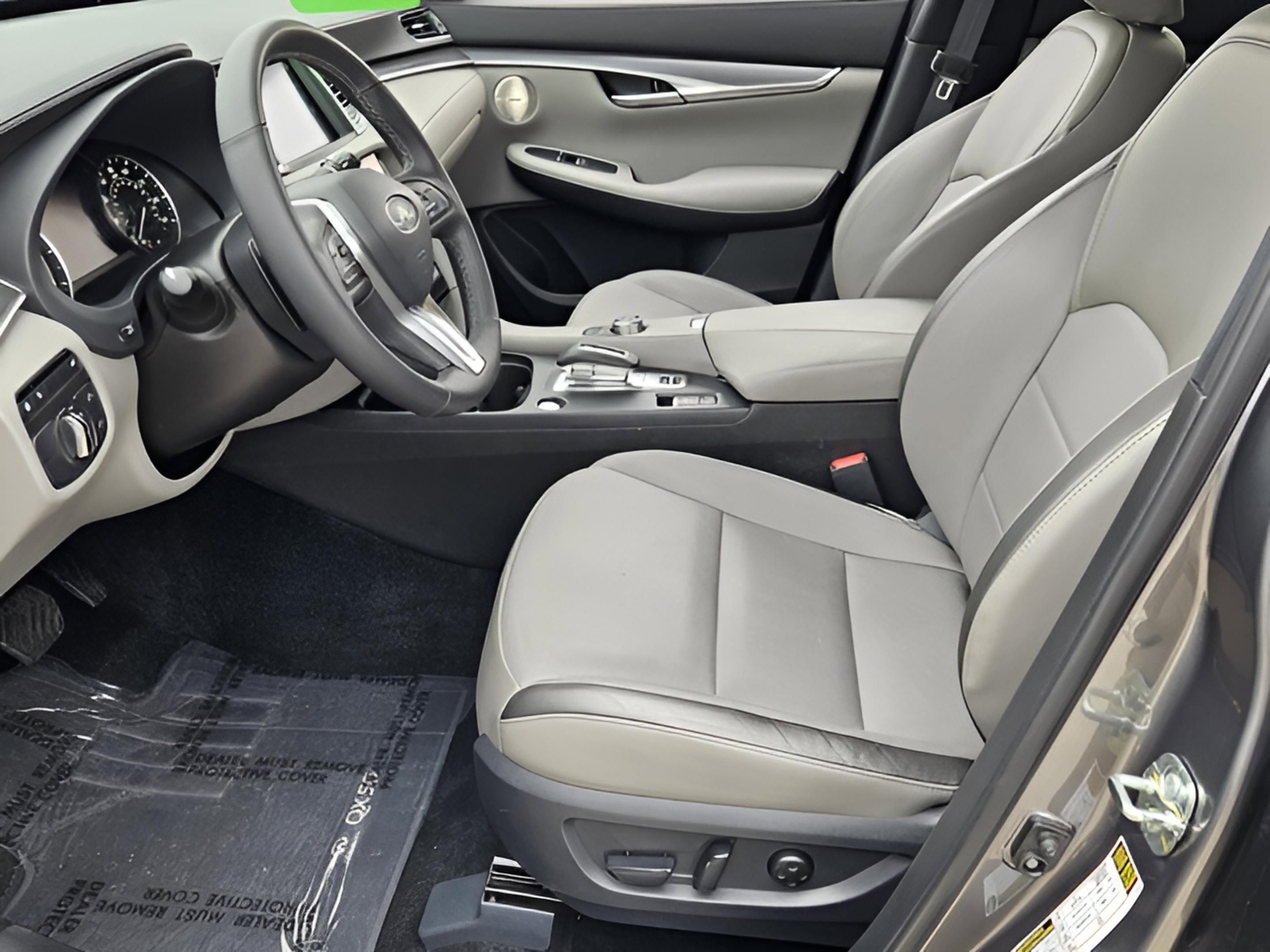 Certified 2025 INFINITI QX50 Luxe image 10