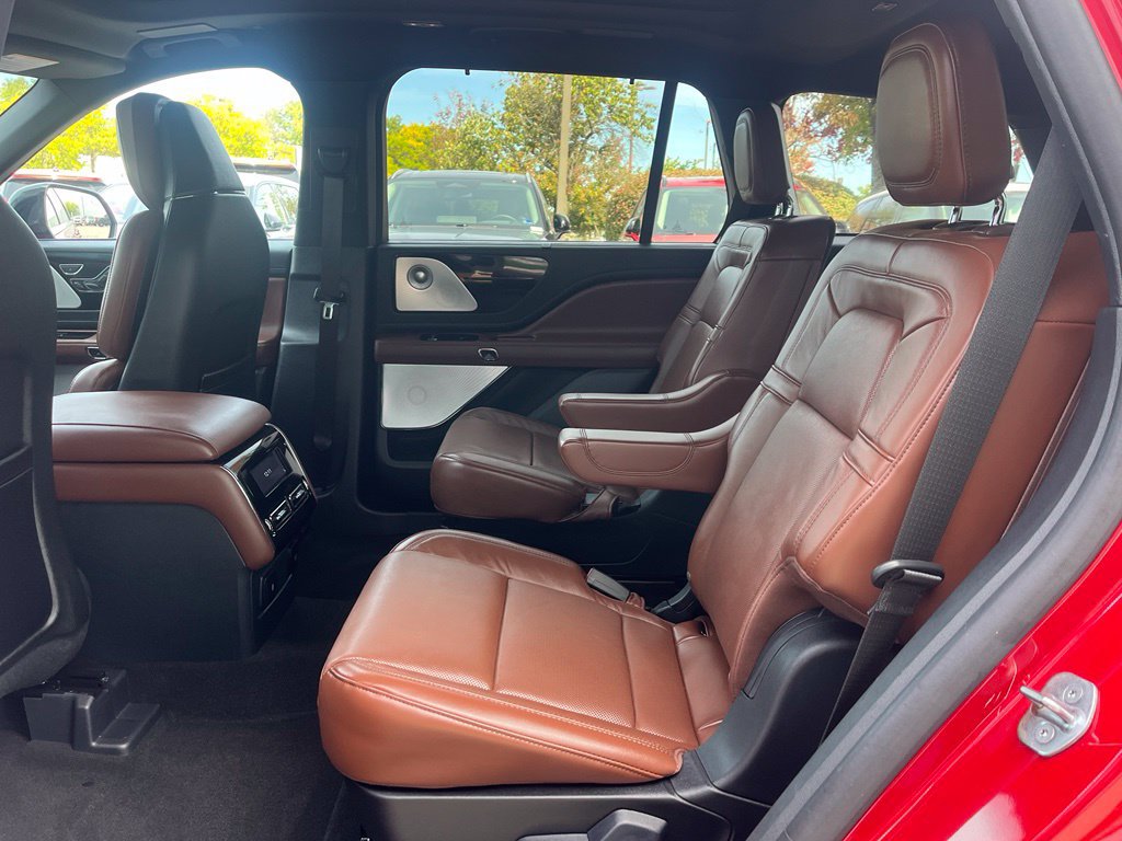 Used 2025 Lincoln Aviator Reserve w/ Equipment Group 201A AWD/4WD image 12