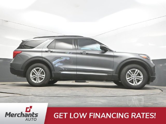Used 2023 Ford Explorer XLT AWD/4WD image 40