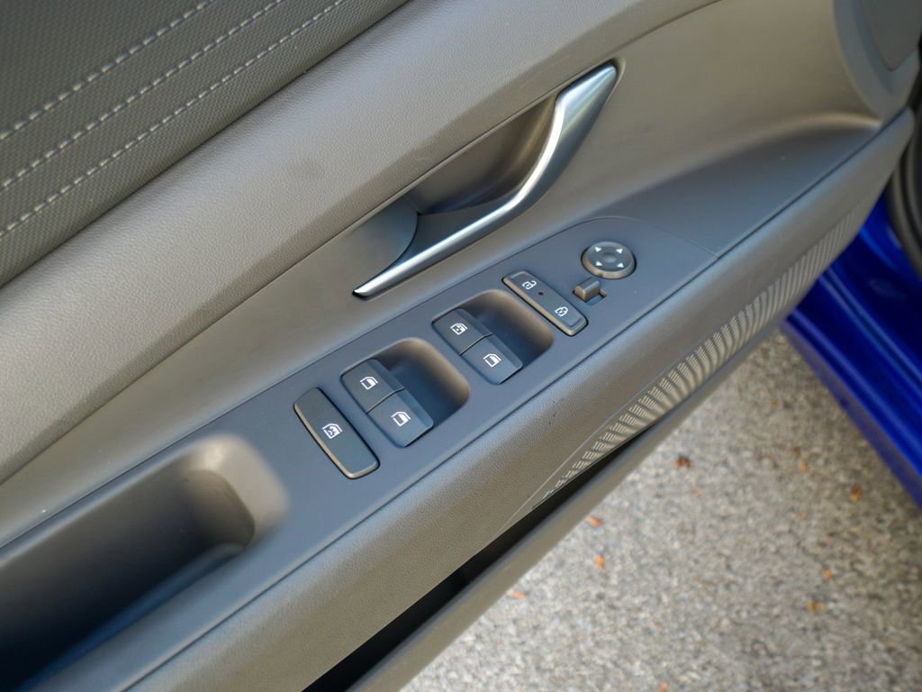 Used 2024 Hyundai Elantra SEL image 16