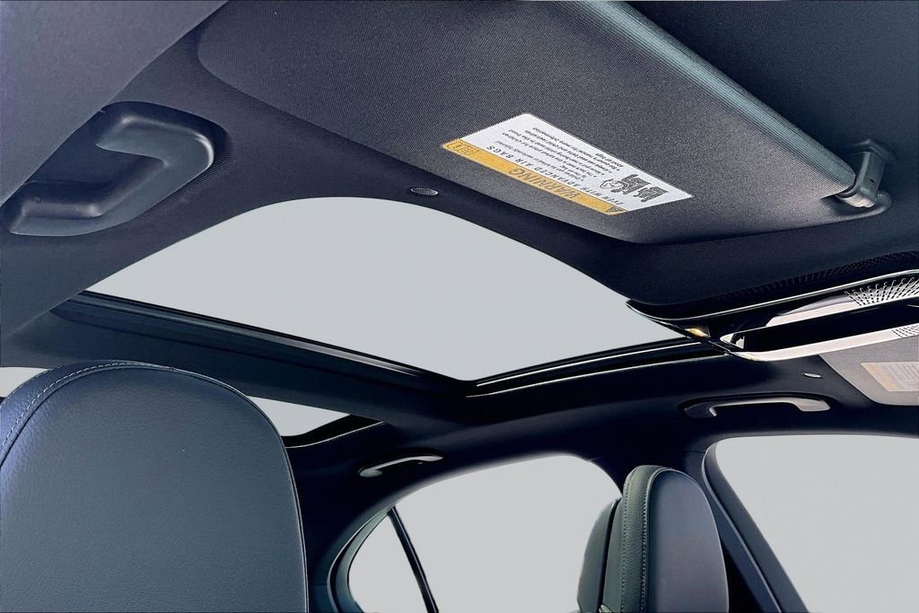 Used 2025 Mercedes-Benz C 300 Sedan image 25