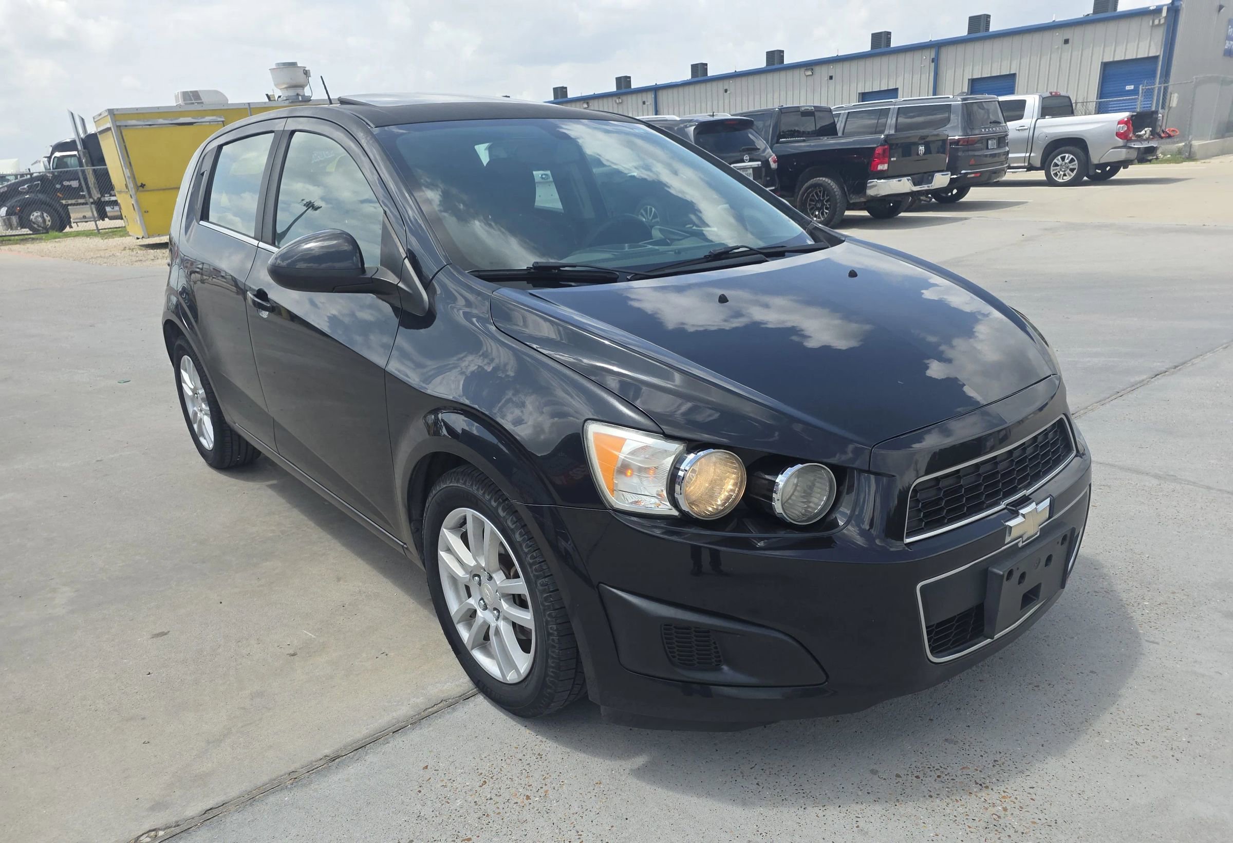 Used 2015 Chevrolet Sonic LT w/ Fun and Sun Package FWD image 5