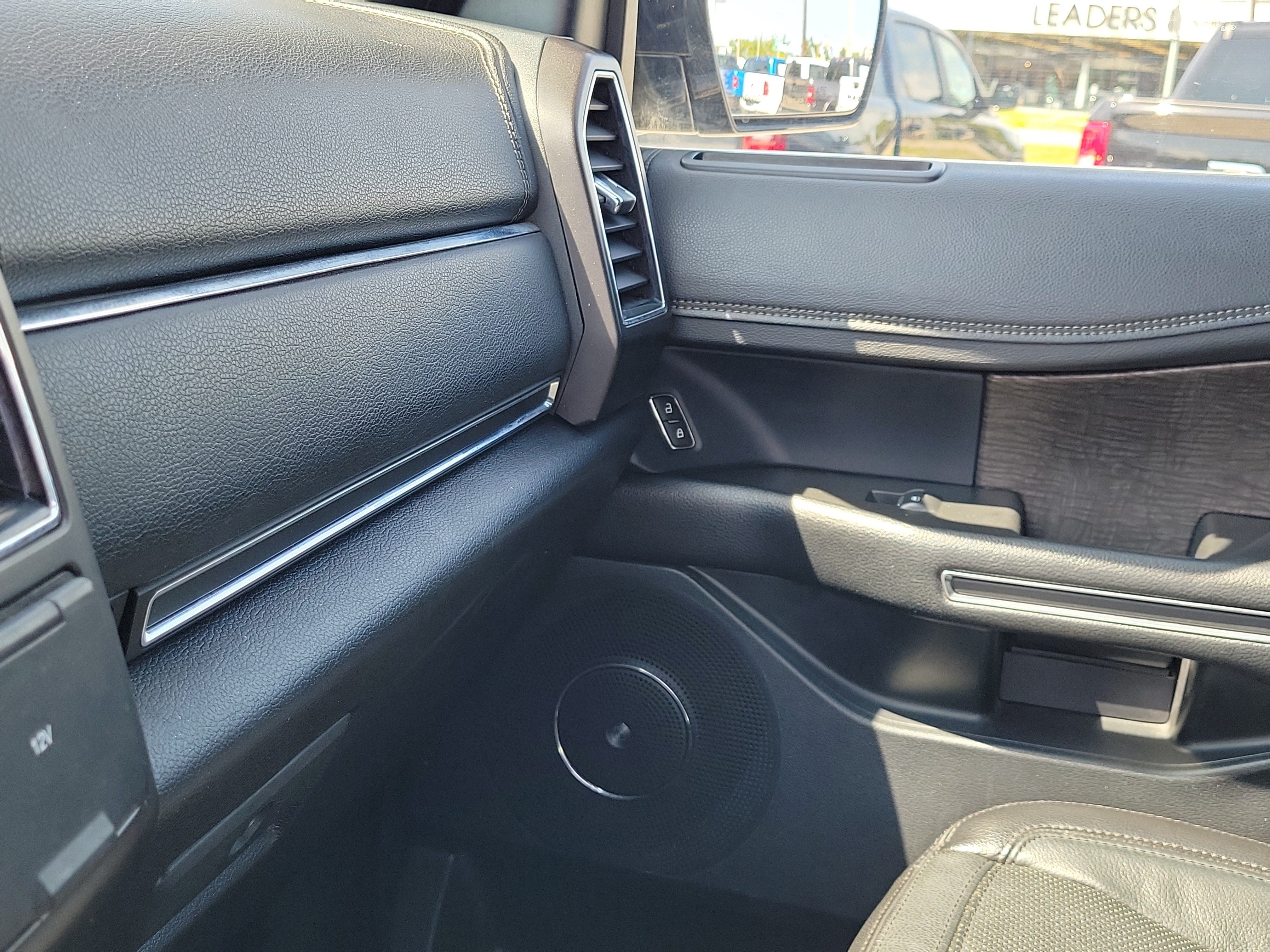 Used 2020 Ford Expedition Limited RWD image 30