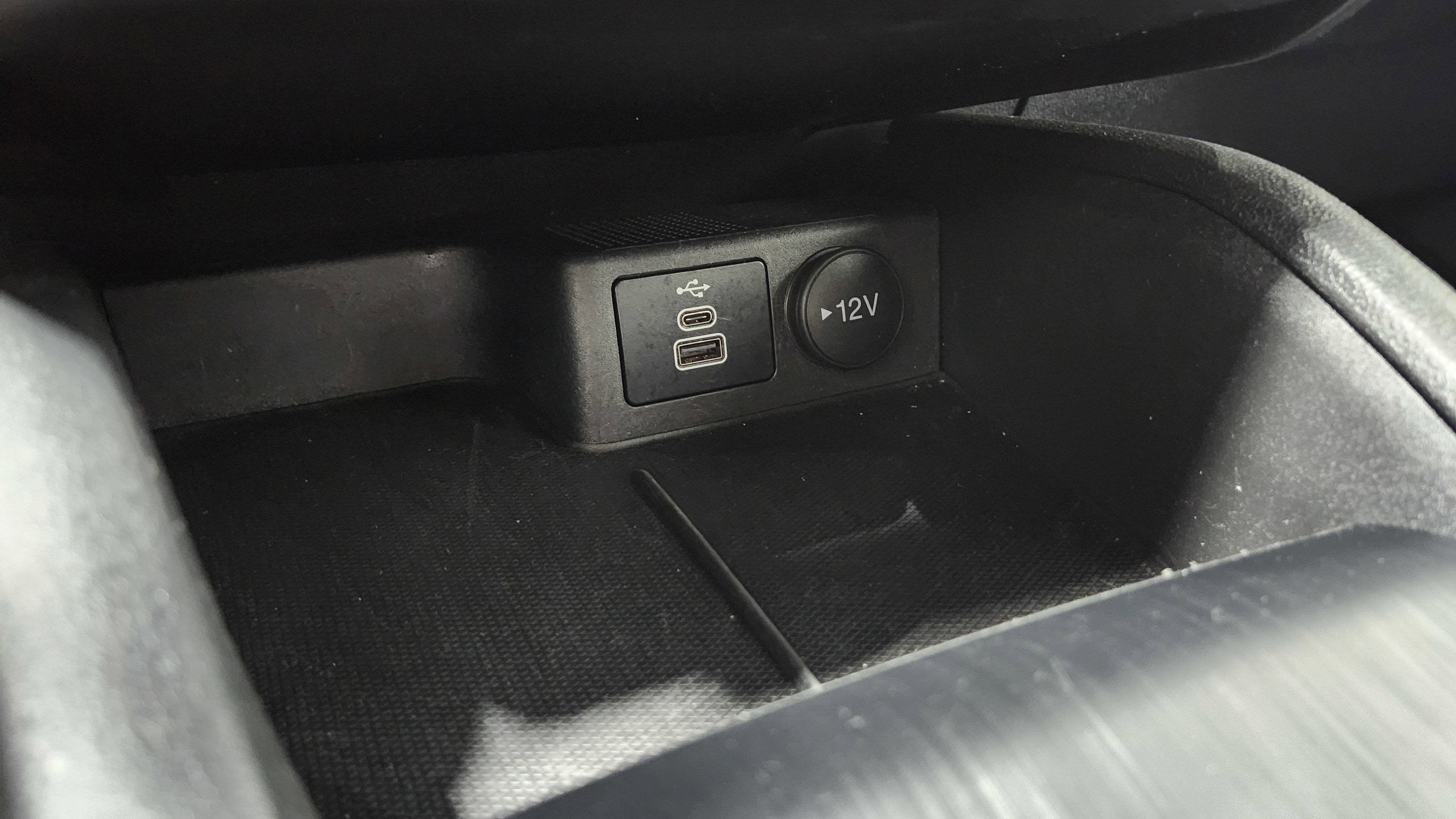 Used 2024 Ford Escape ST-Line w/ Cold Weather Package image 9