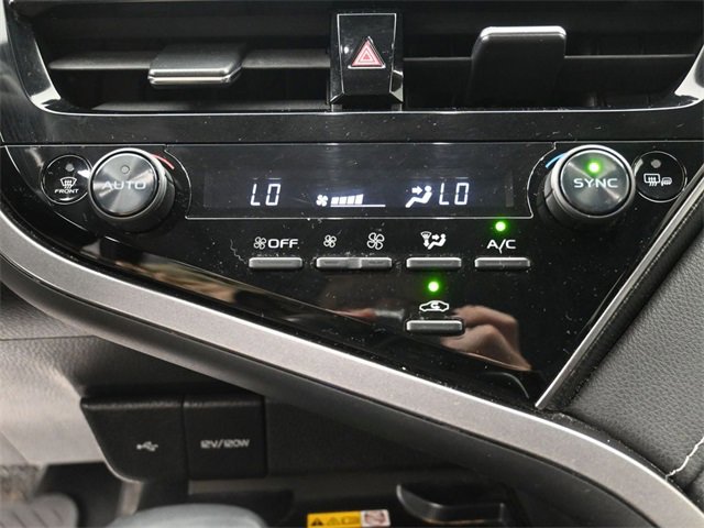 Used 2022 Toyota Camry XSE image 22