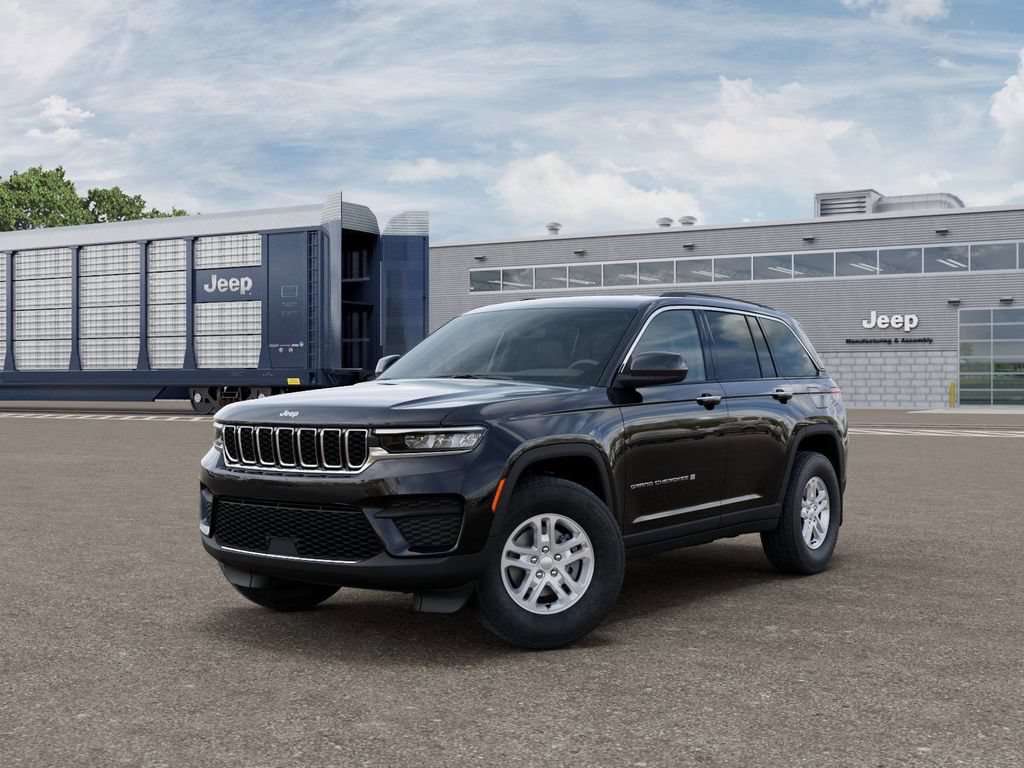 Used 2025 Jeep Grand Cherokee Laredo w/ MOPAR Finishing Package AWD/4WD image 1