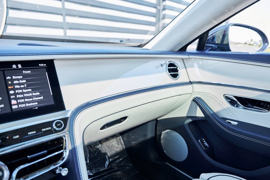 Used 2024 Bentley Flying Spur V8 image 77