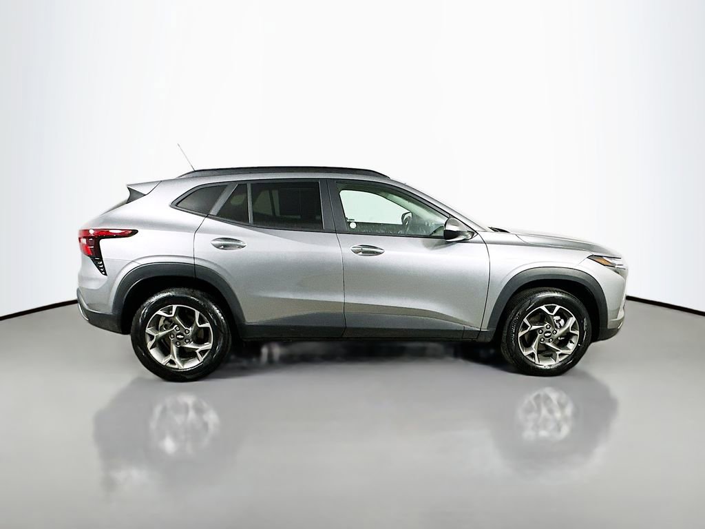 Used 2025 Chevrolet Trax LT w/ LT Convenience Package FWD image 7