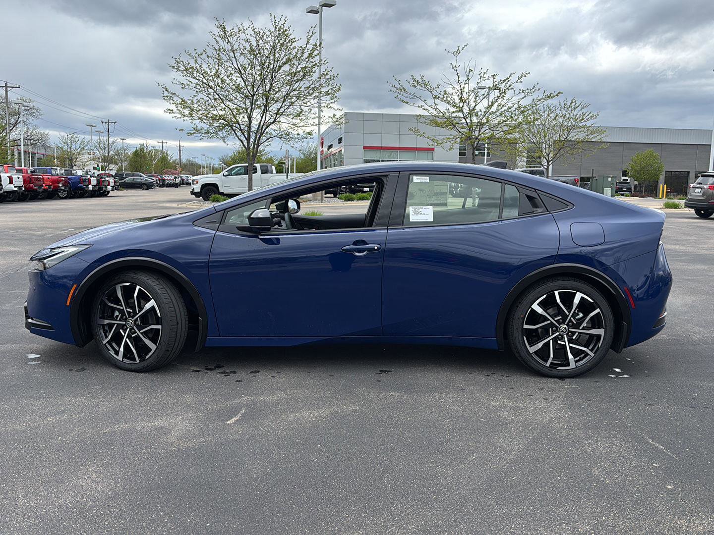 New 2026 Toyota Prius Plug-In Hybrid FWD image 8
