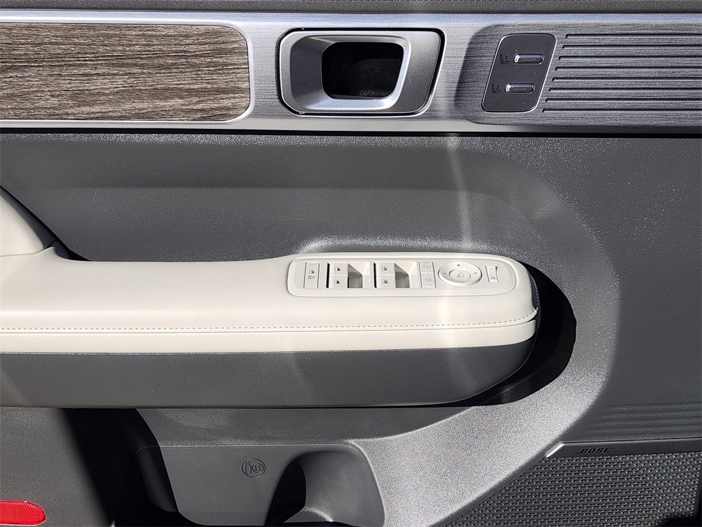 Used 2024 Hyundai Santa Fe Limited image 25