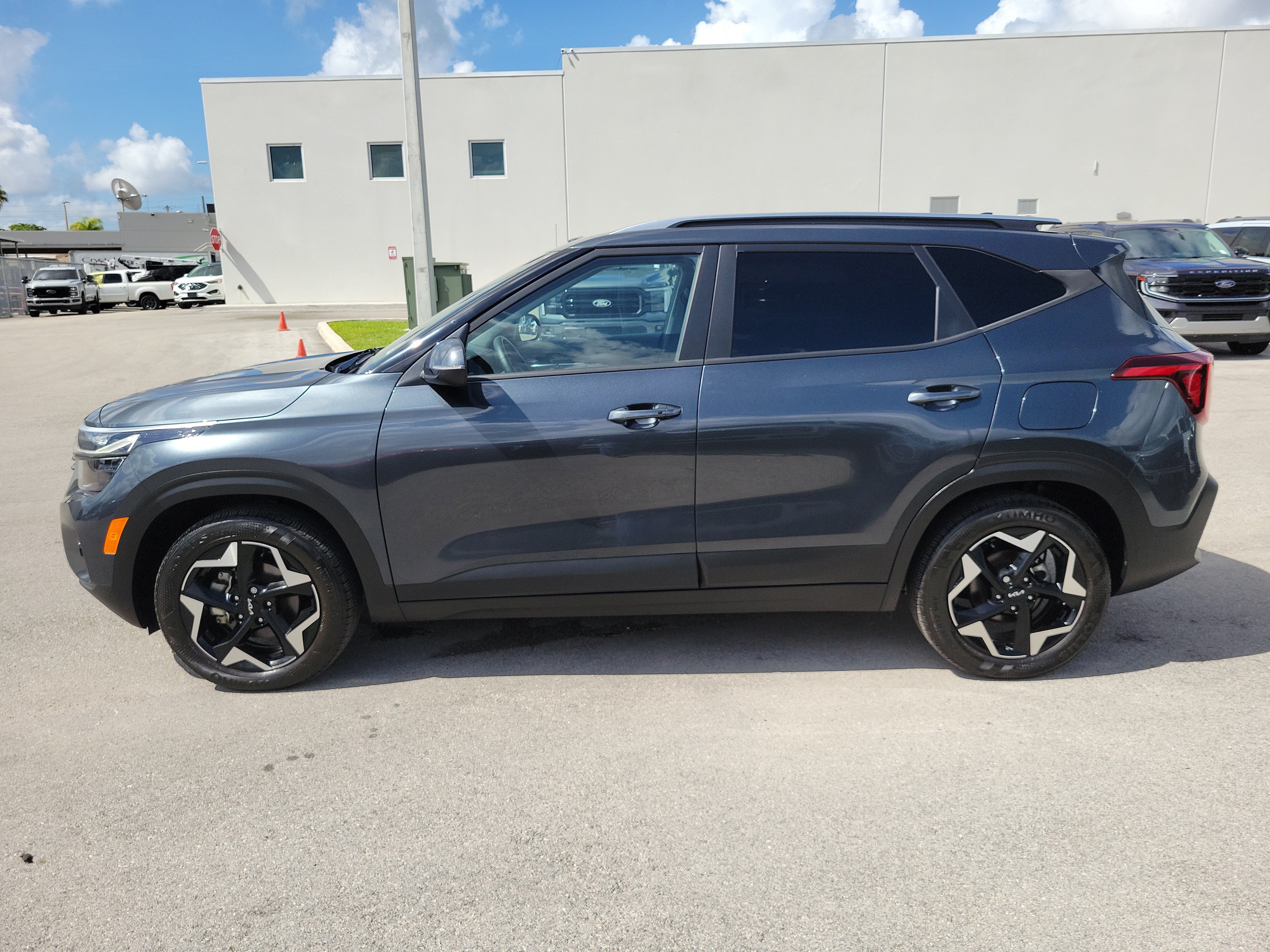 Used 2025 Kia Seltos S FWD image 8
