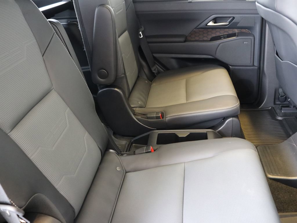 Used 2024 Lexus GX 550 w/ Accessory Package (Z1) image 37