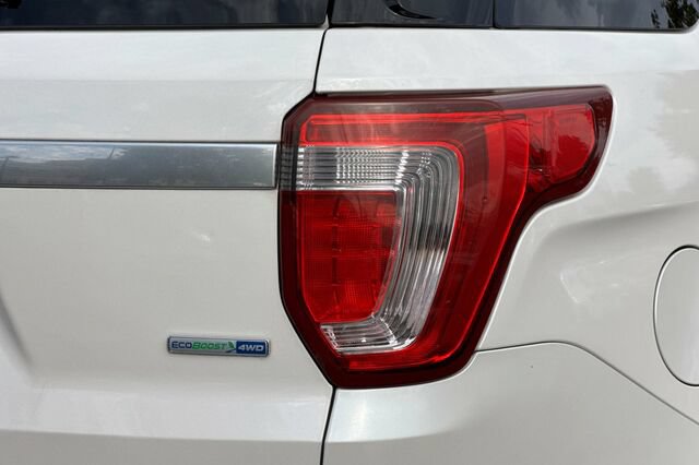 Used 2016 Ford Explorer Platinum AWD/4WD image 28