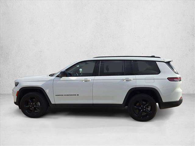 Used 2023 Jeep Grand Cherokee L Laredo image 9